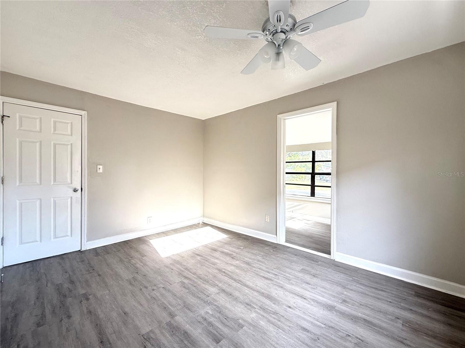 Listing photo id 12 for 5530 Crissman Drive N