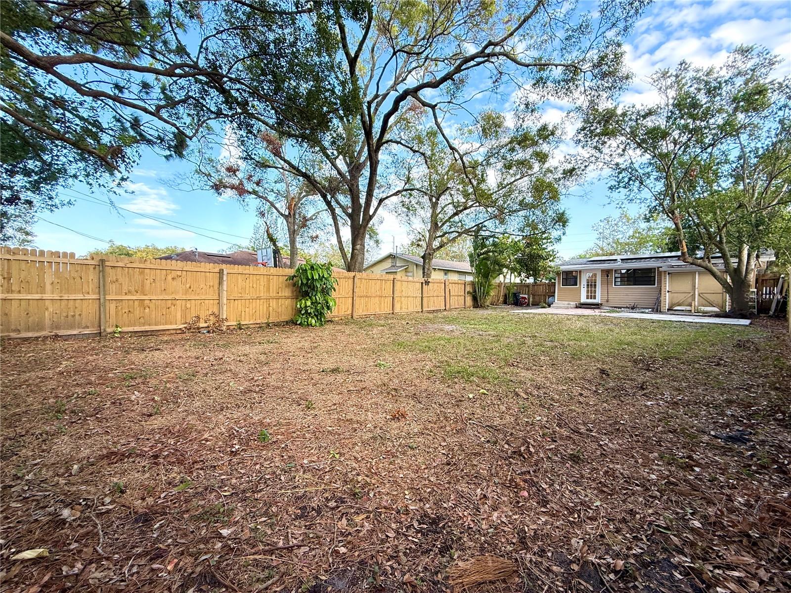 Listing photo id 18 for 5530 Crissman Drive N