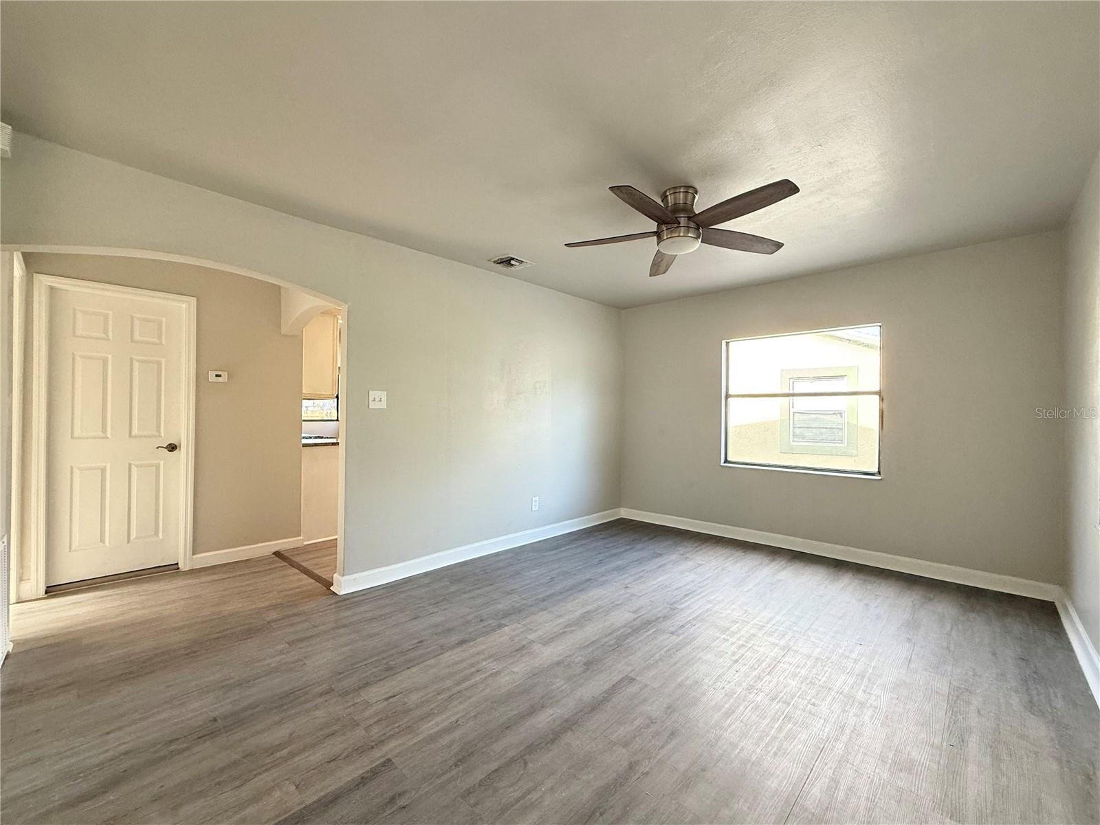 Listing photo id 6 for 5530 Crissman Drive N