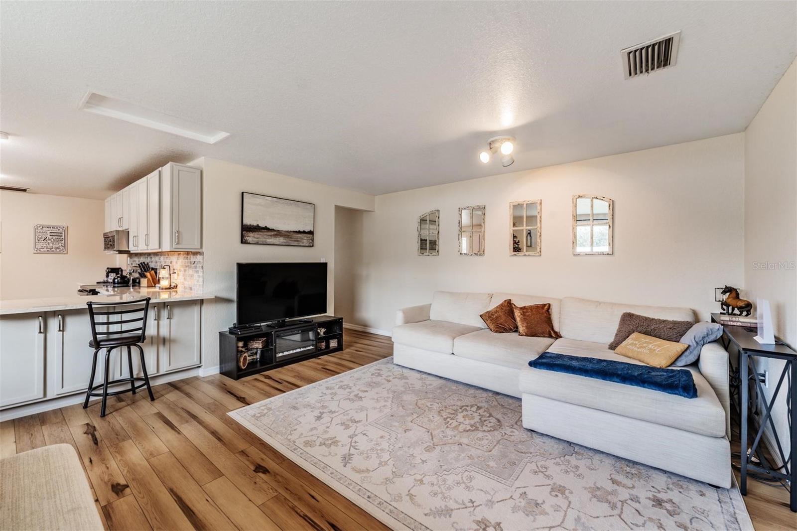 Image 10 of 41 For 4622 Justin Lane