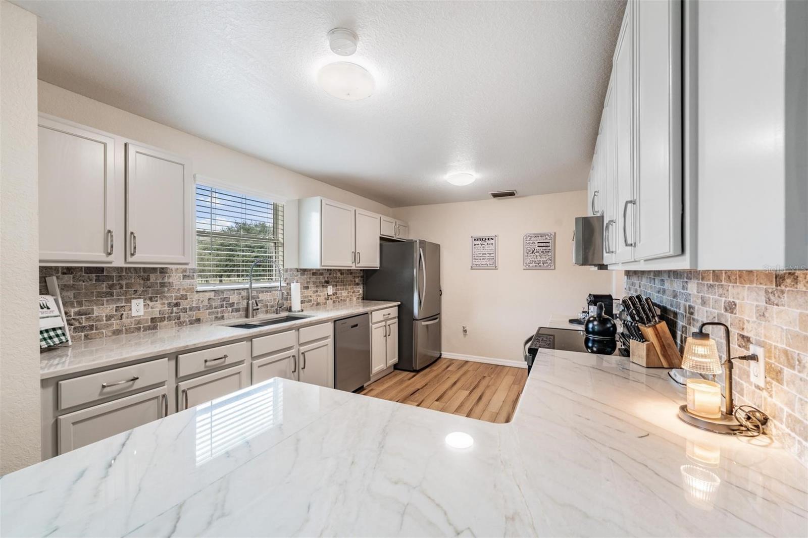 Image 14 of 41 For 4622 Justin Lane