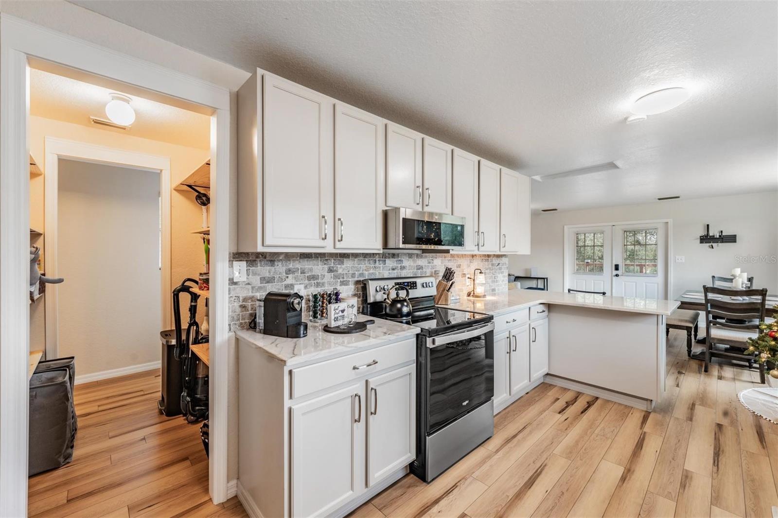 Image 17 of 41 For 4622 Justin Lane