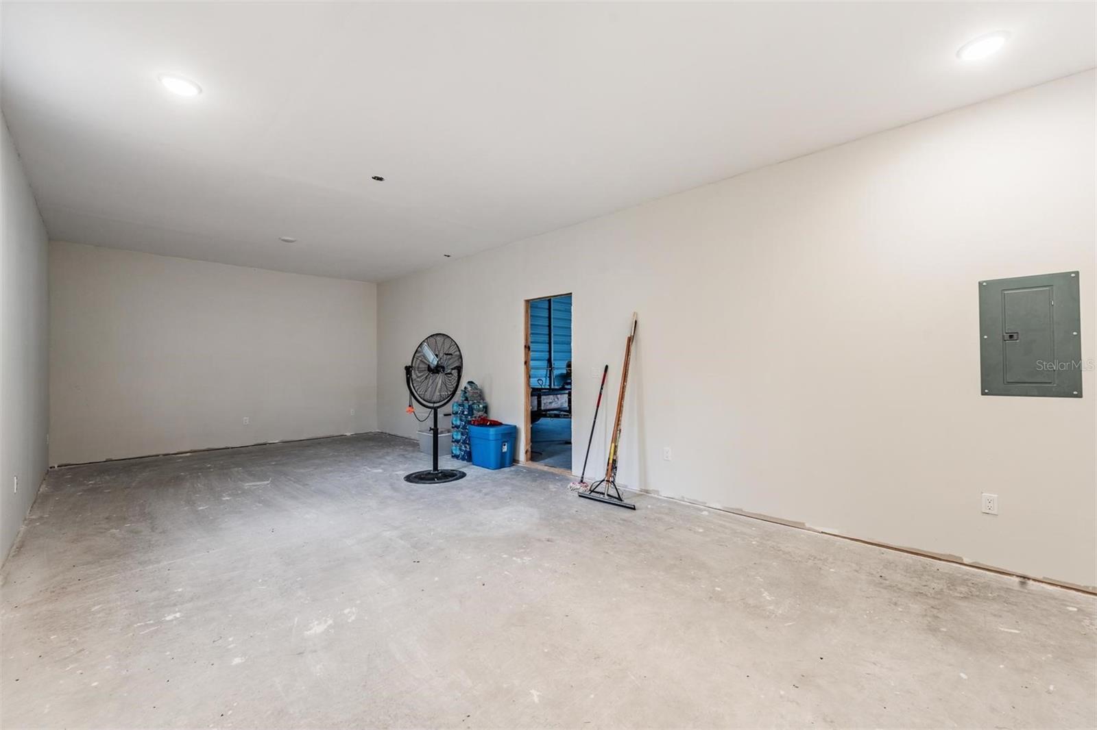 Image 27 of 41 For 4622 Justin Lane