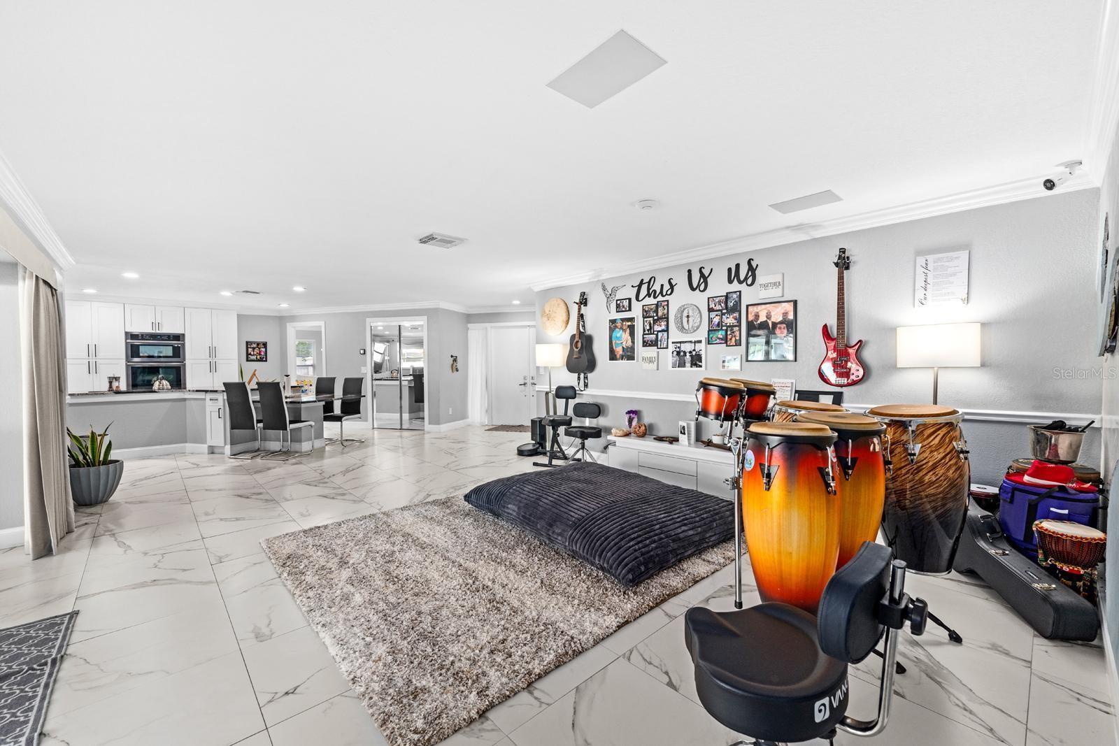 Image 7 of 33 For 2850 Landover Drive