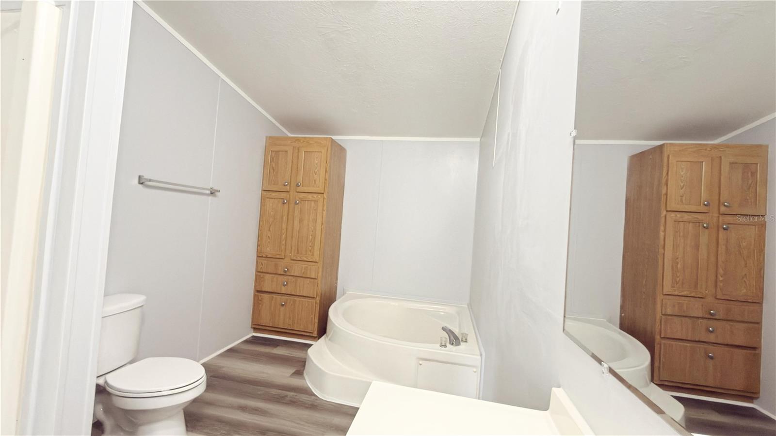 Listing photo id 10 for 6735 Mangrove Drive