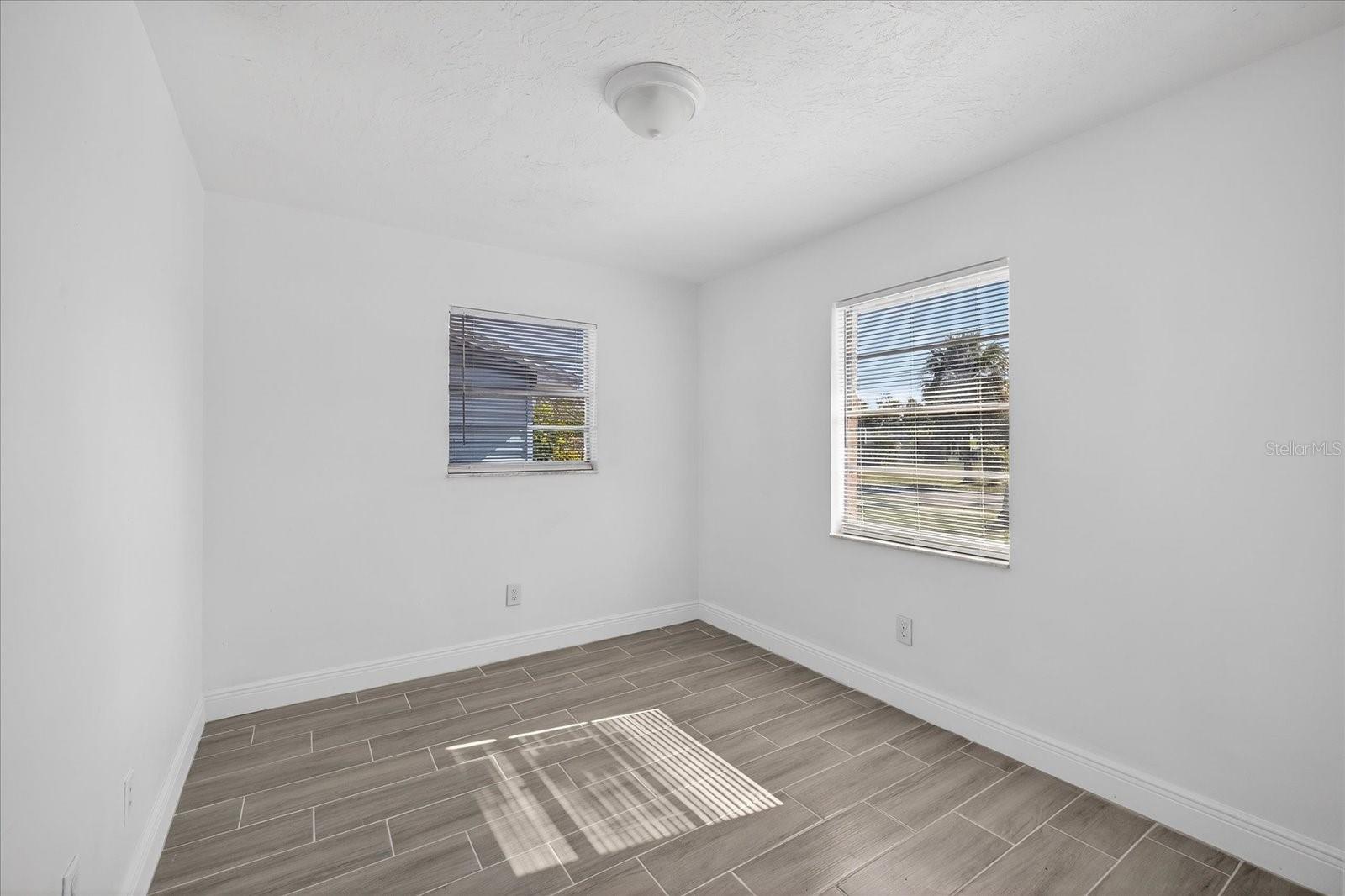 Image 14 of 29 For 902 Marshall Street