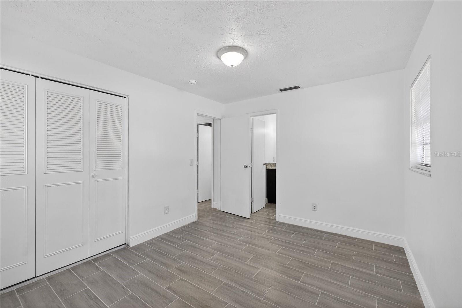 Image 17 of 29 For 902 Marshall Street