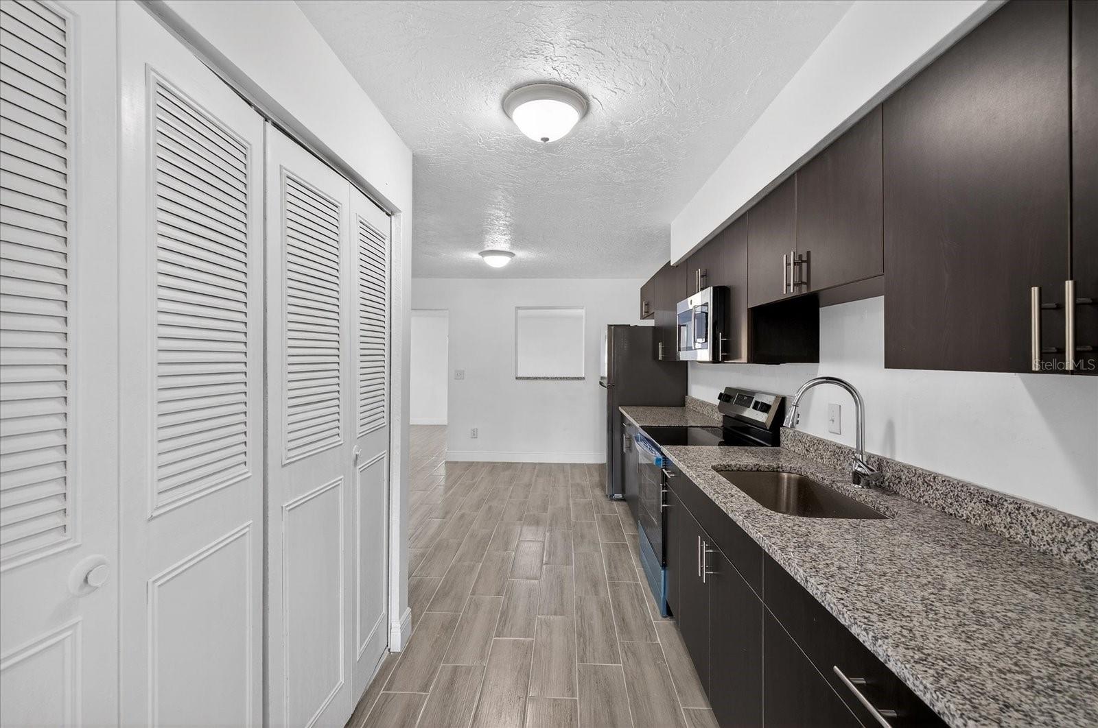 Image 20 of 29 For 902 Marshall Street