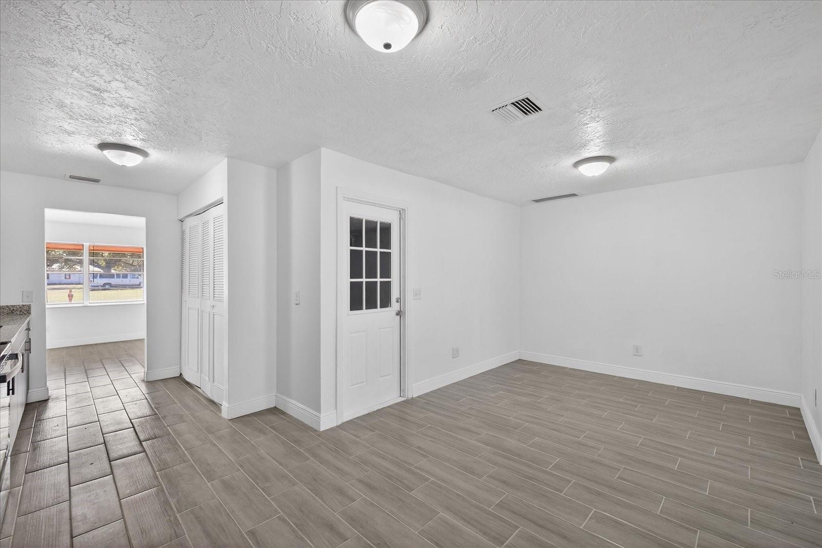 Image 22 of 29 For 902 Marshall Street