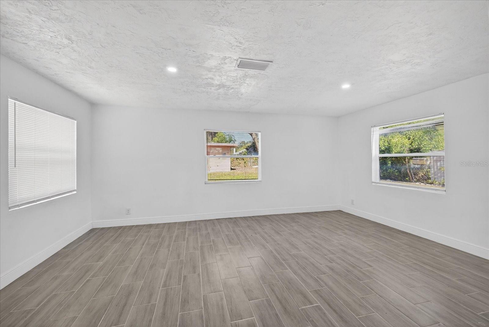 Image 27 of 29 For 902 Marshall Street