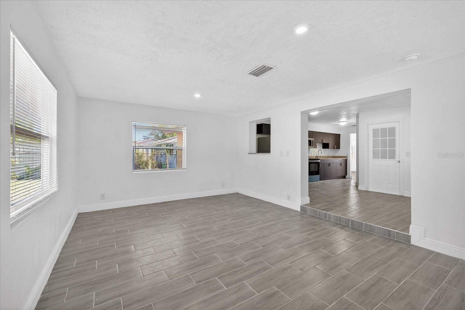 Image 28 of 29 For 902 Marshall Street