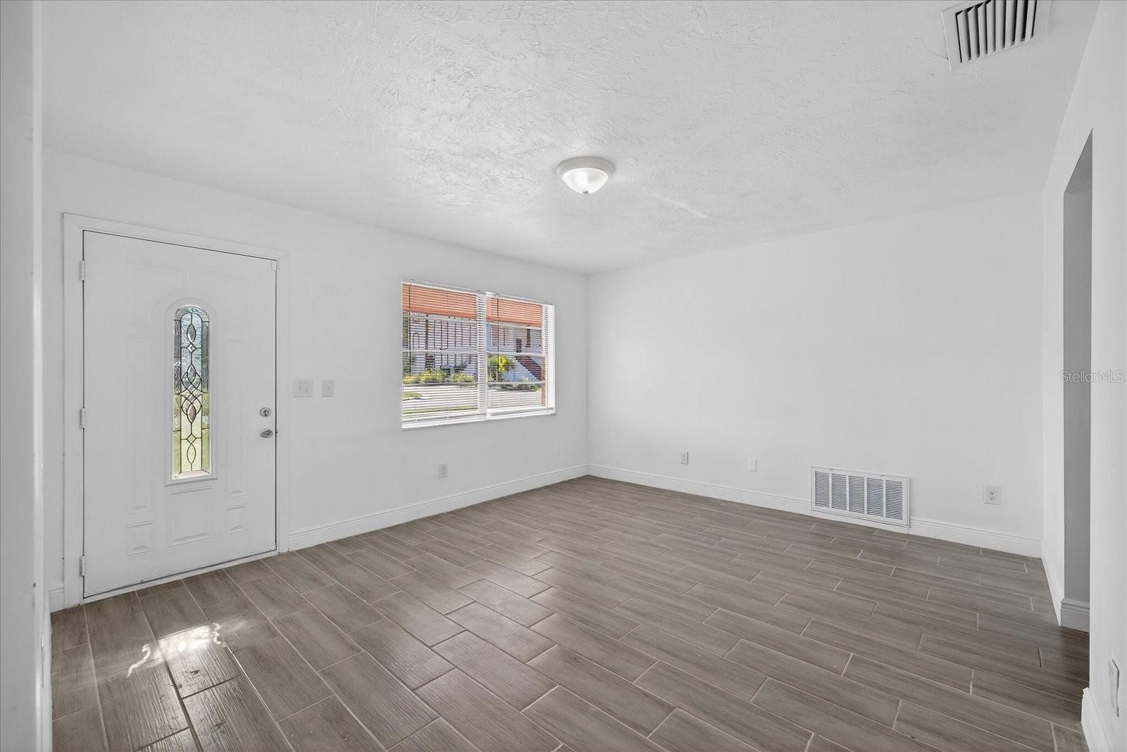 Image 9 of 29 For 902 Marshall Street