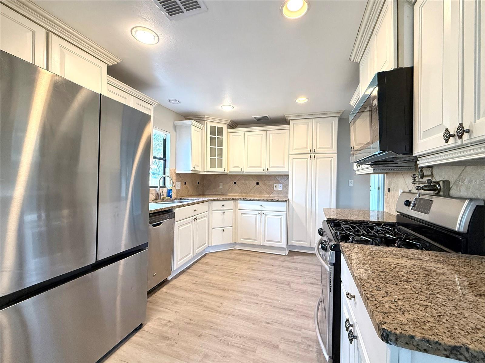 Image 6 of 21 For 5530 Crissman Drive N