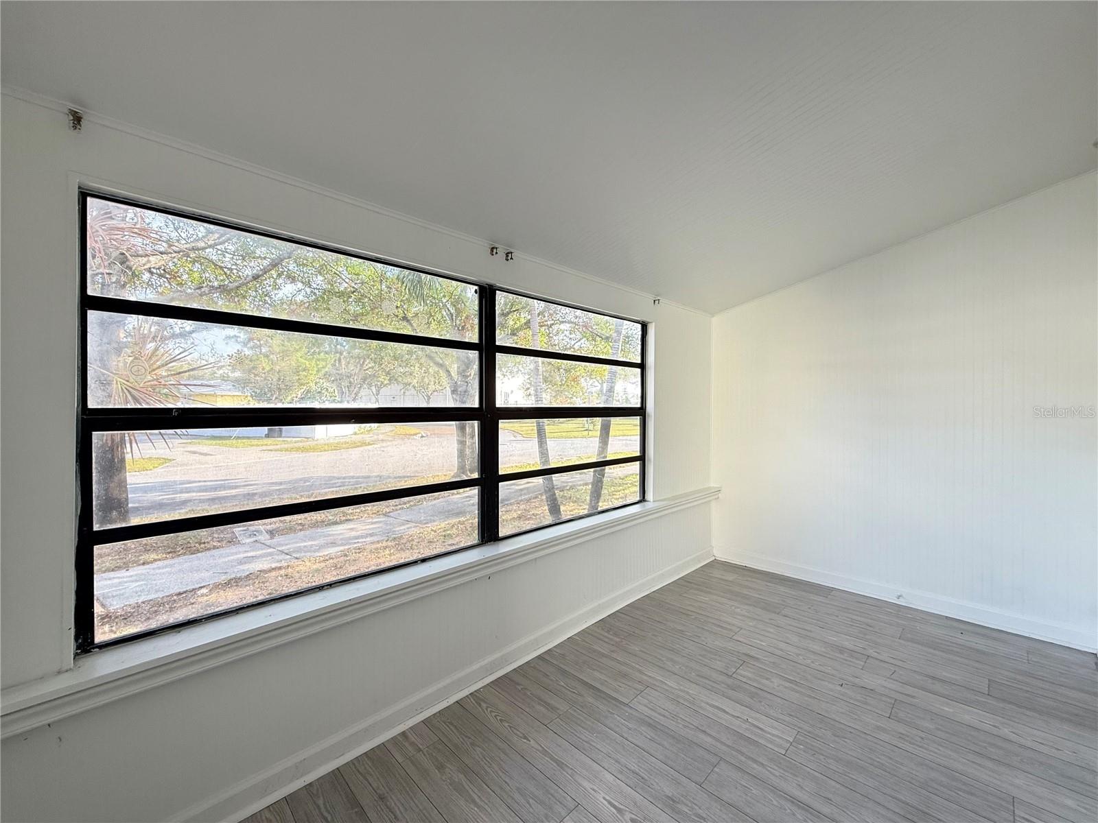 Image 7 of 21 For 5530 Crissman Drive N