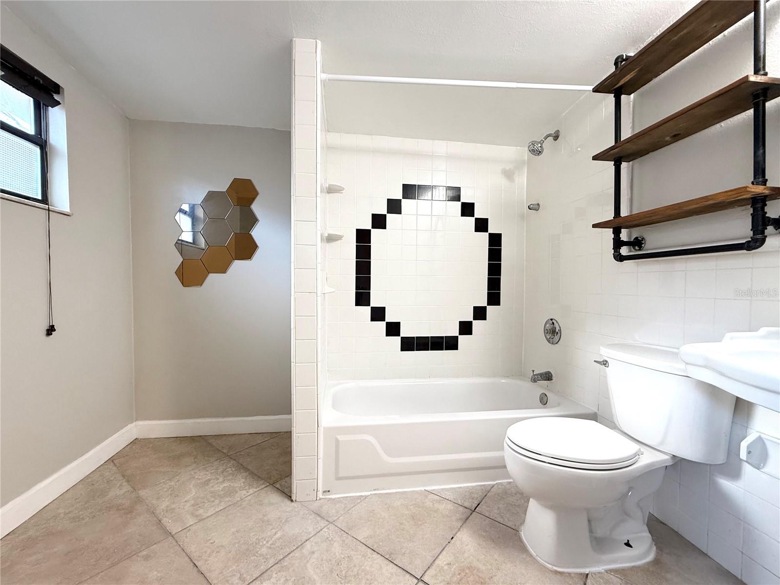 Image 9 of 21 For 5530 Crissman Drive N