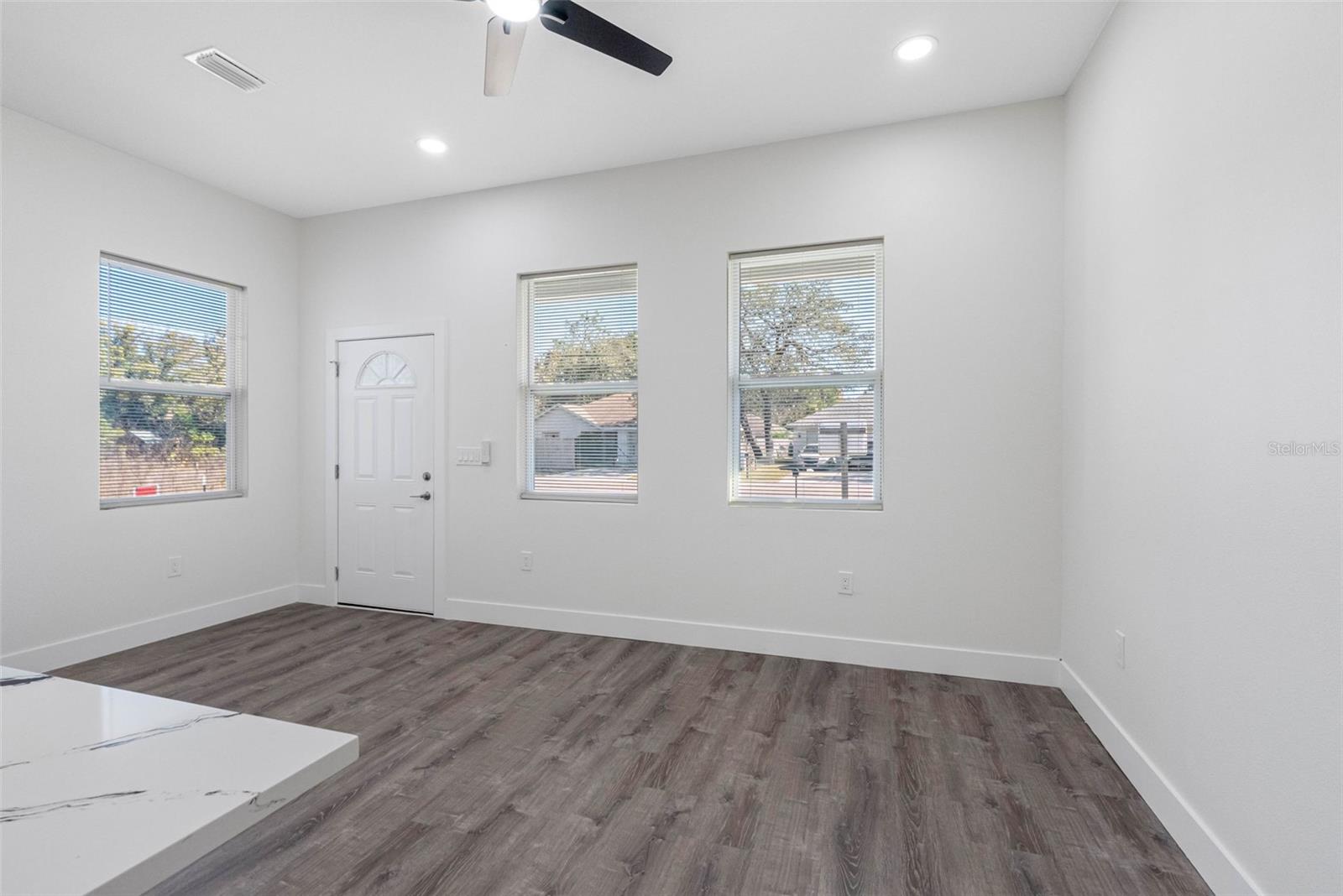 Image 13 of 60 For 10271 Lake Drive