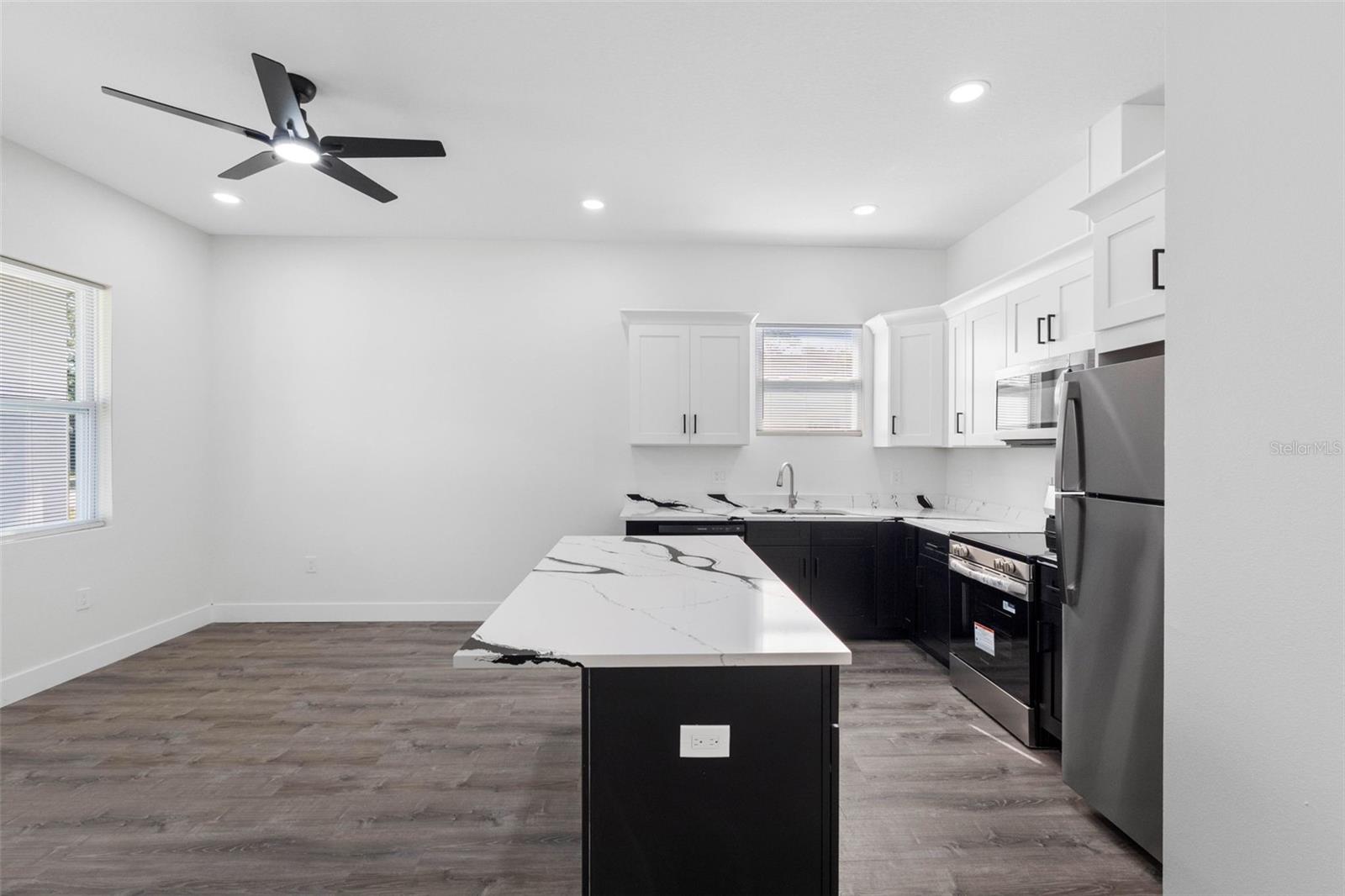 Image 16 of 60 For 10271 Lake Drive