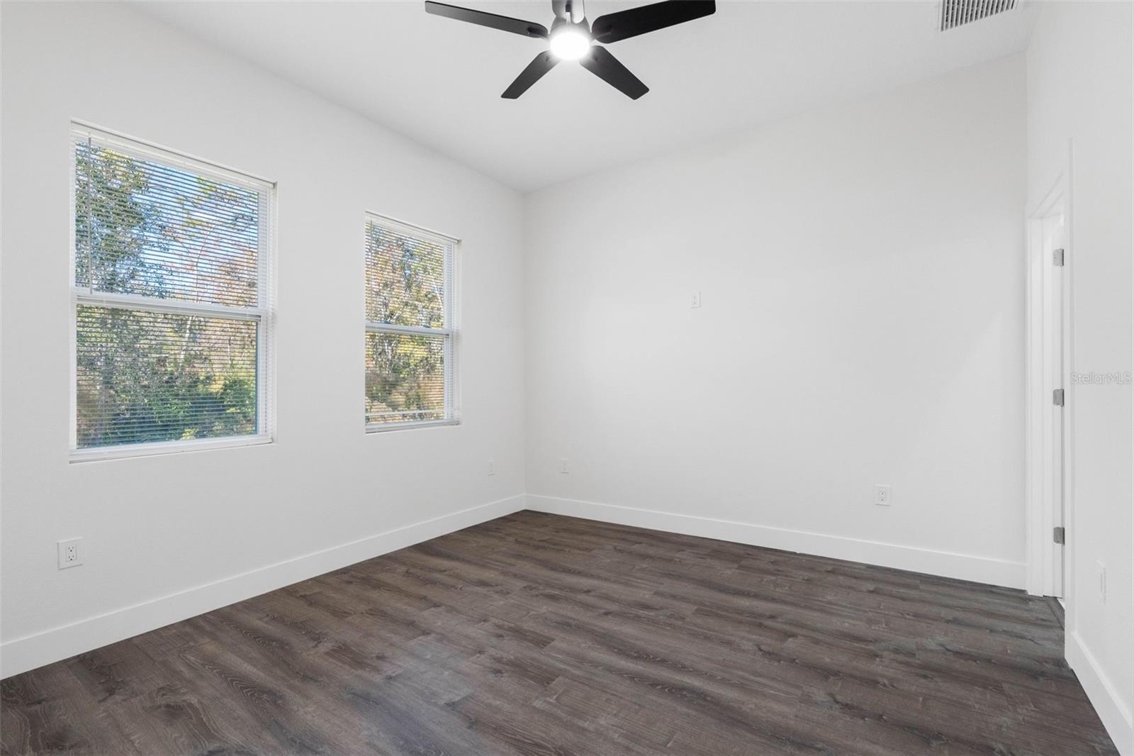 Image 28 of 60 For 10271 Lake Drive