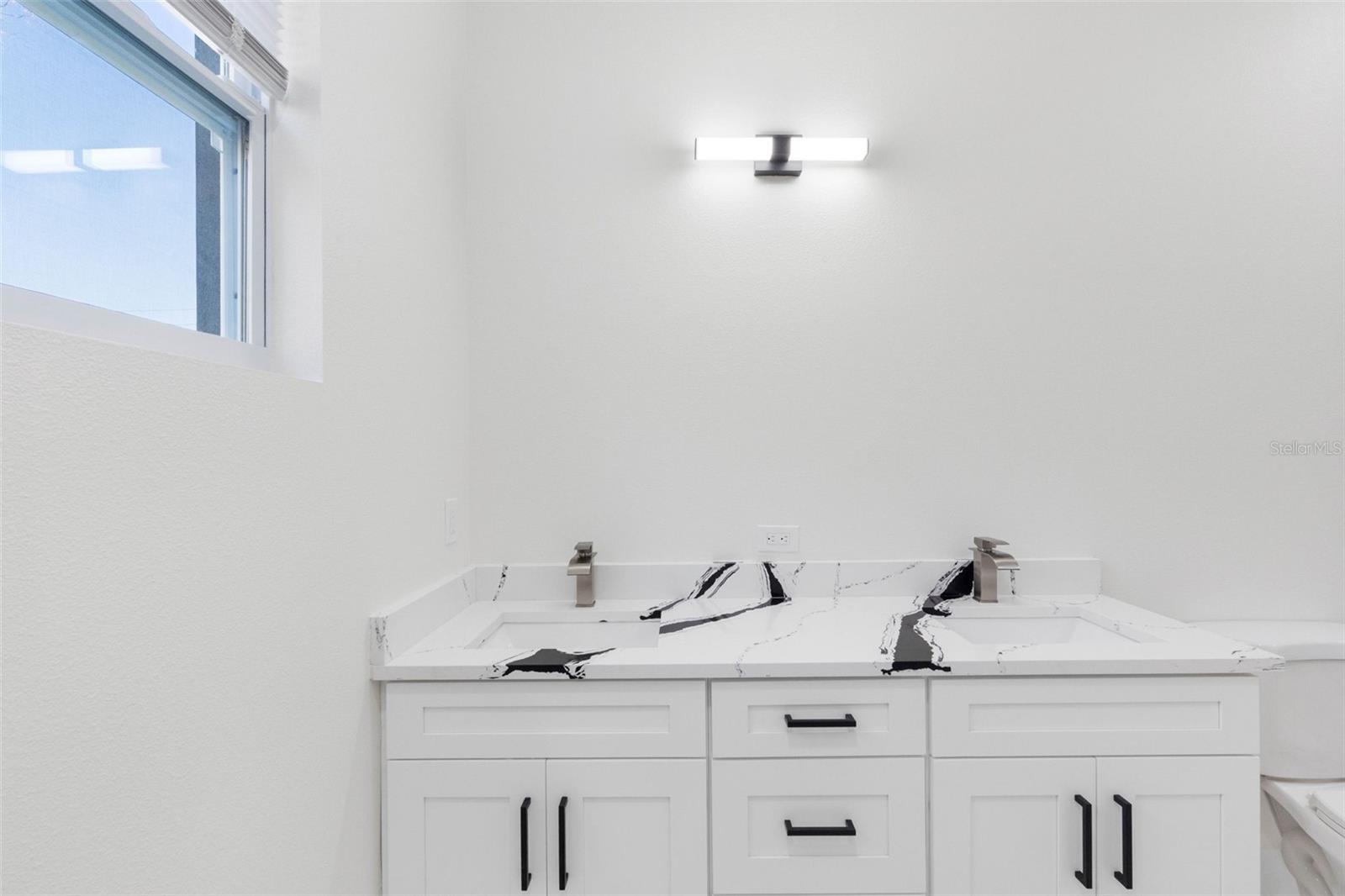 Image 29 of 60 For 10271 Lake Drive