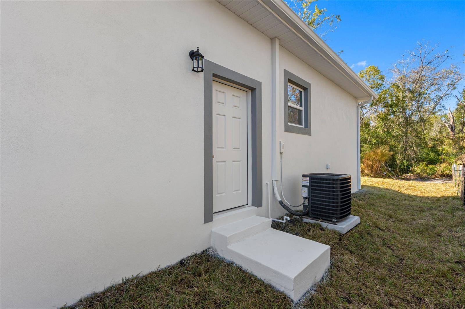 Image 5 of 60 For 10271 Lake Drive