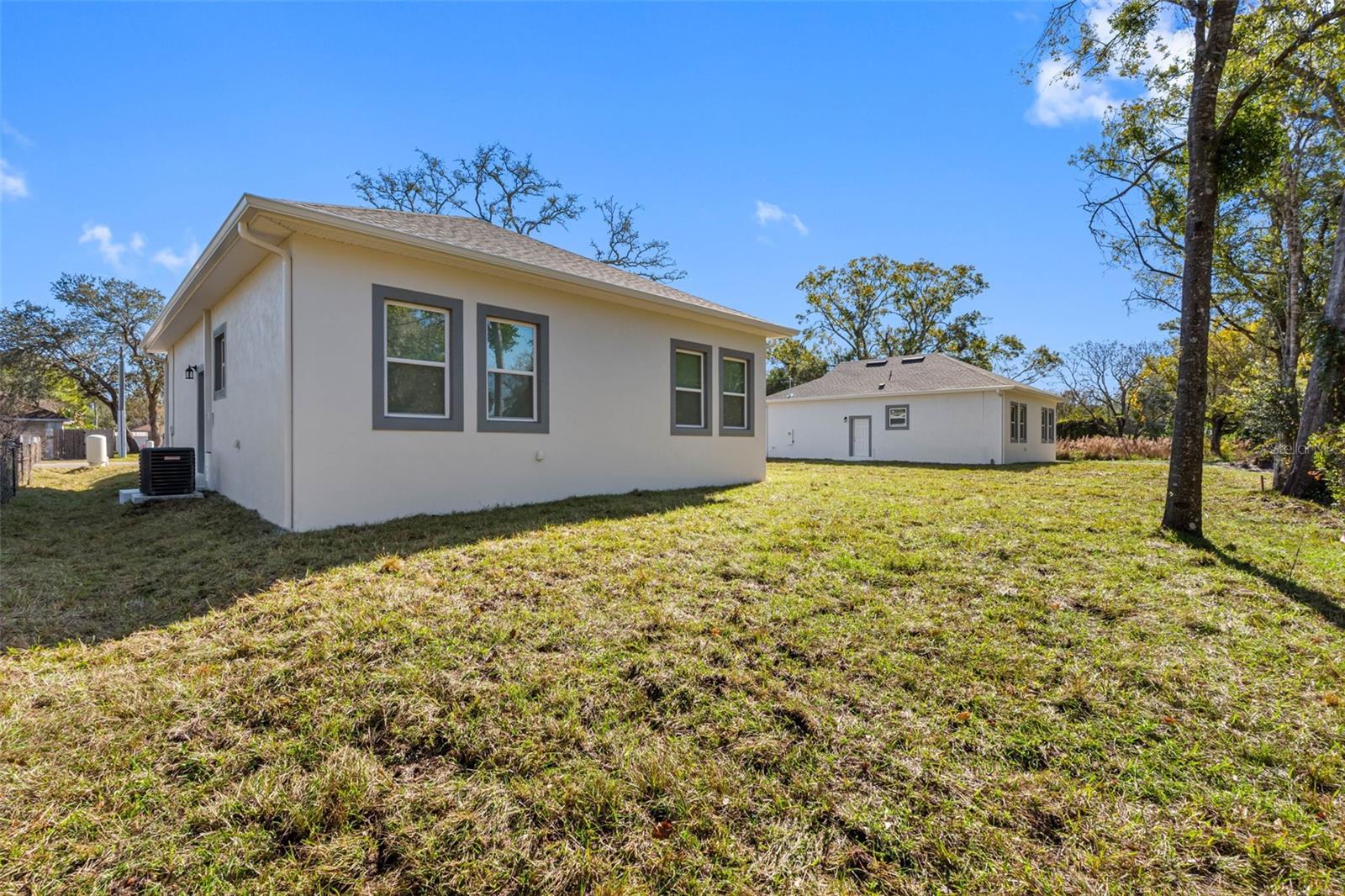 Image 6 of 60 For 10271 Lake Drive