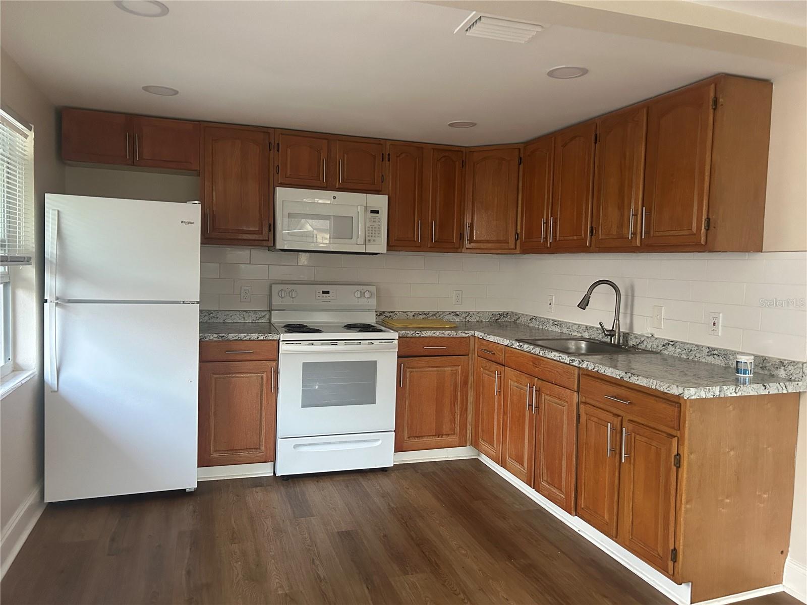 Image 3 of 13 For 2824 Meadow View Avenue