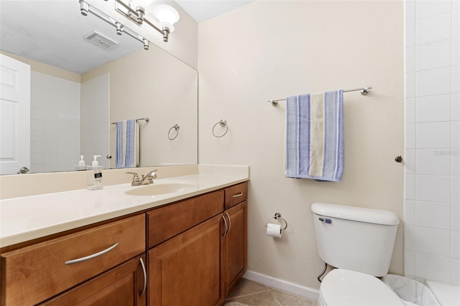 Image 23 of 48 For 10103 Sailwinds Boulevard N 103