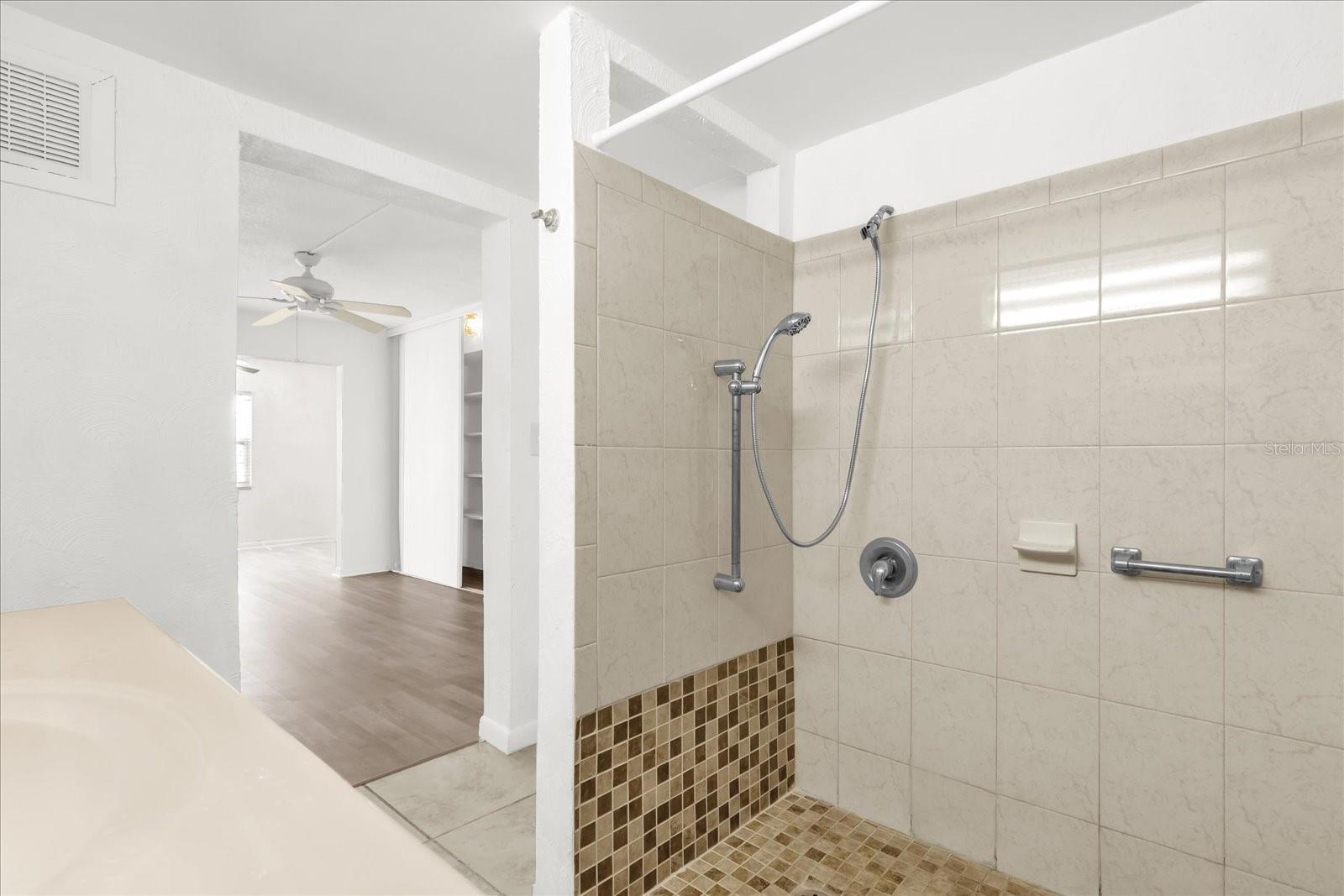 Image 14 of 21 For 6400 46th Avenue 102