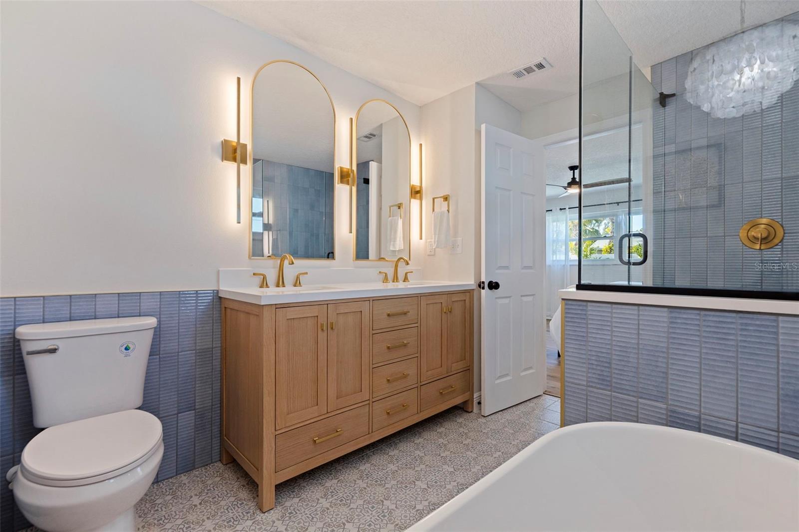 Image 22 of 46 For 2962 Vina Del Mar Boulevard