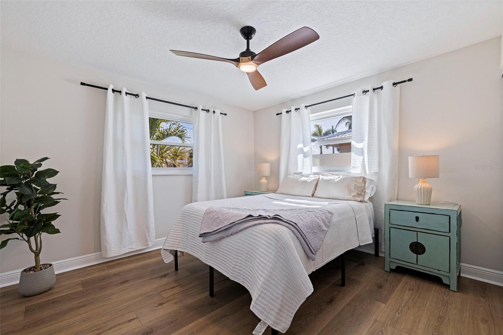 Image 32 of 46 For 2962 Vina Del Mar Boulevard