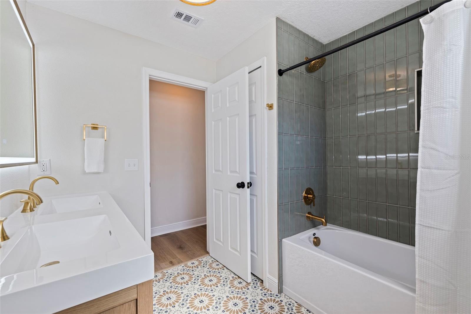 Image 35 of 46 For 2962 Vina Del Mar Boulevard