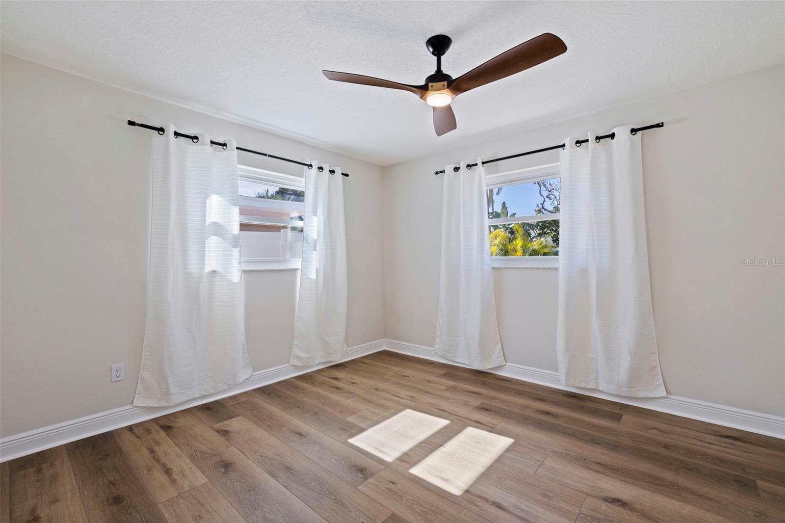 Image 36 of 46 For 2962 Vina Del Mar Boulevard