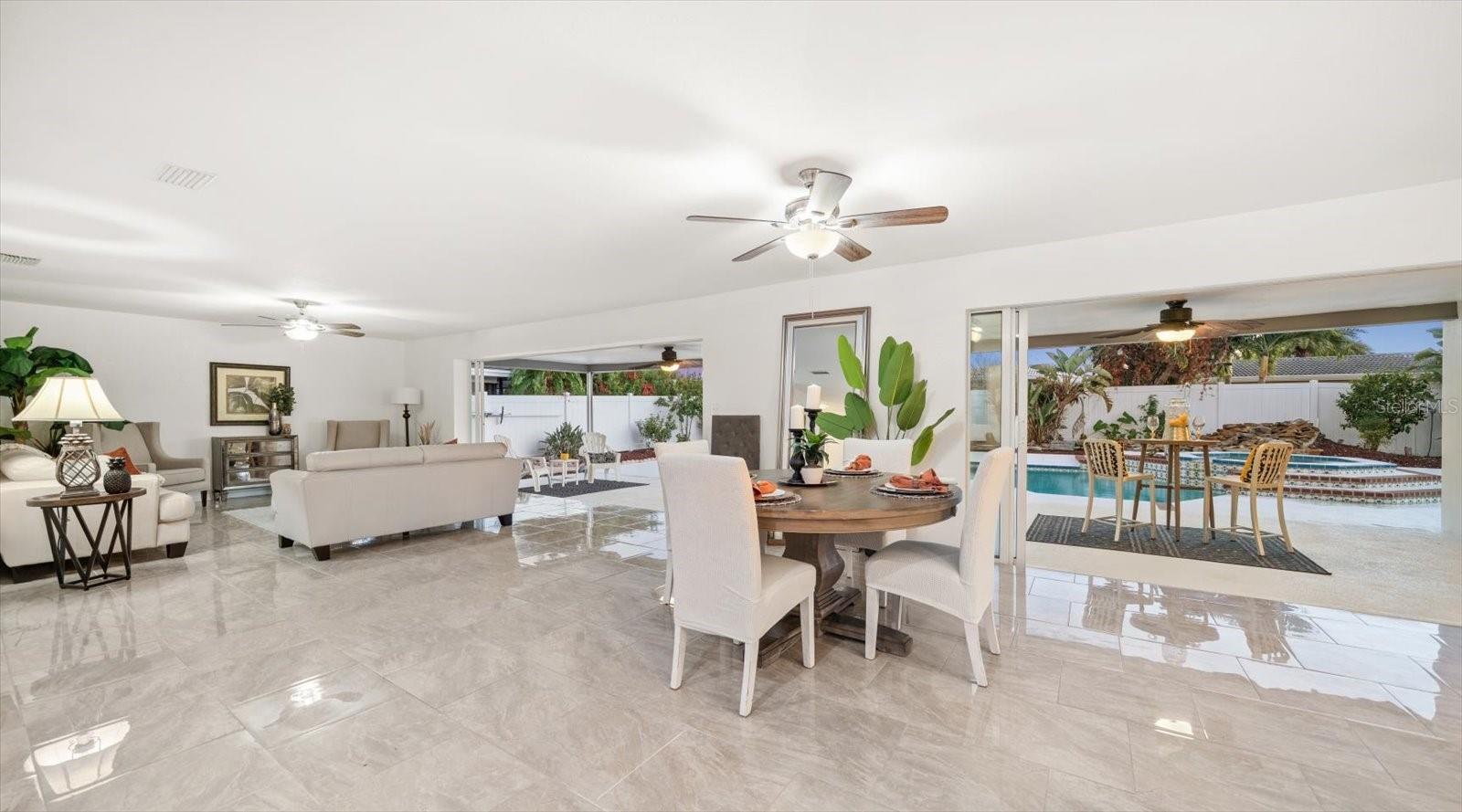 Listing photo id 8 for 14922 Crown Drive