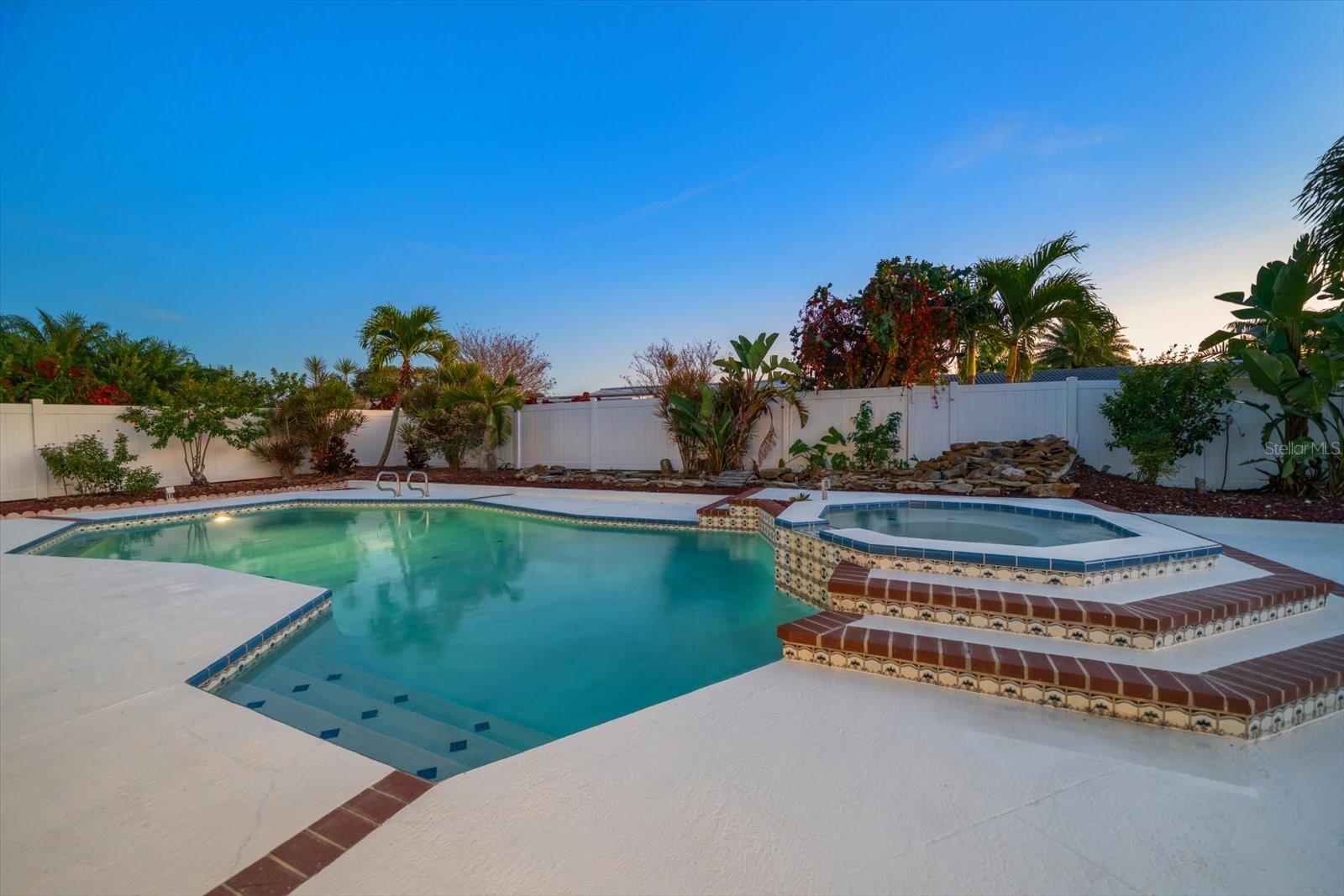 Listing photo id 9 for 14922 Crown Drive