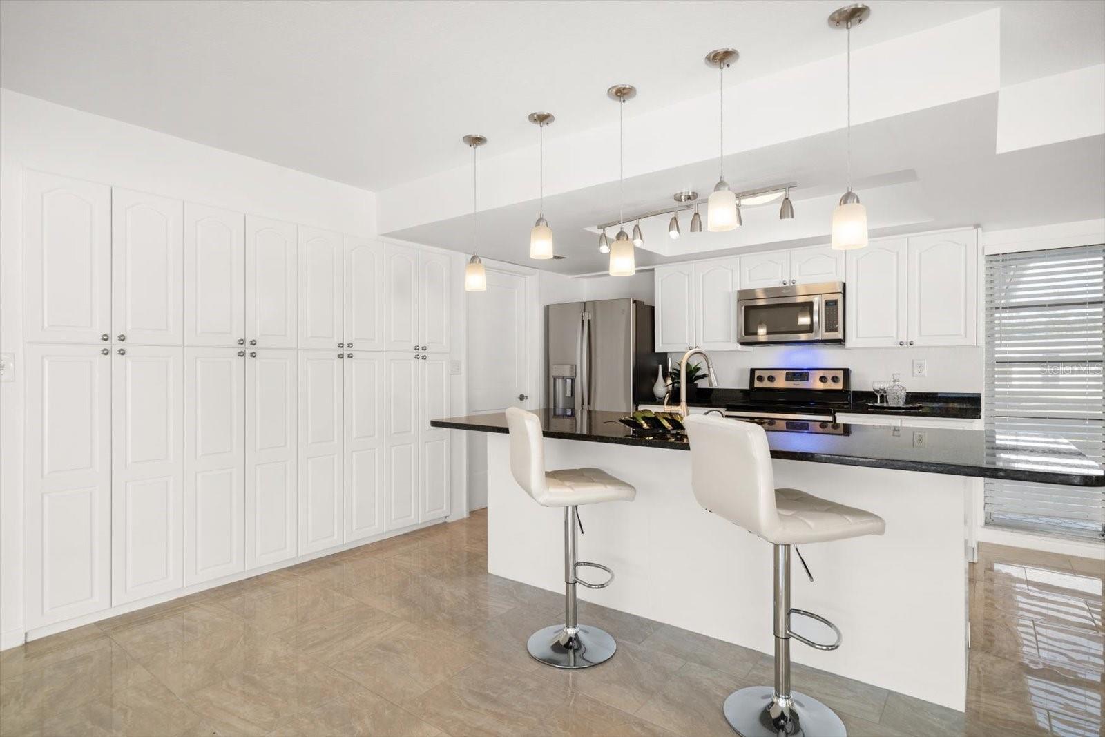 Listing photo id 11 for 14922 Crown Drive