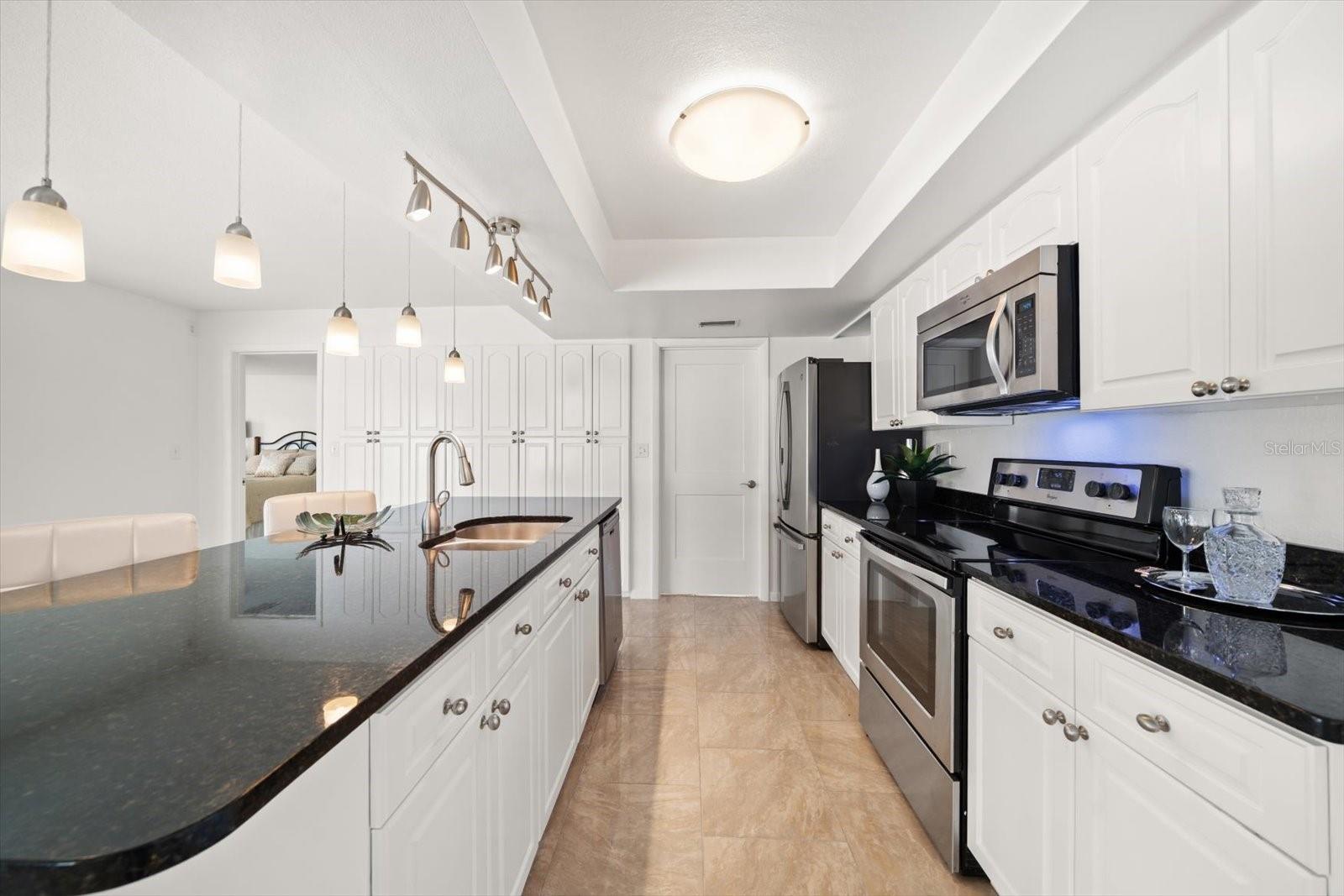 Listing photo id 12 for 14922 Crown Drive