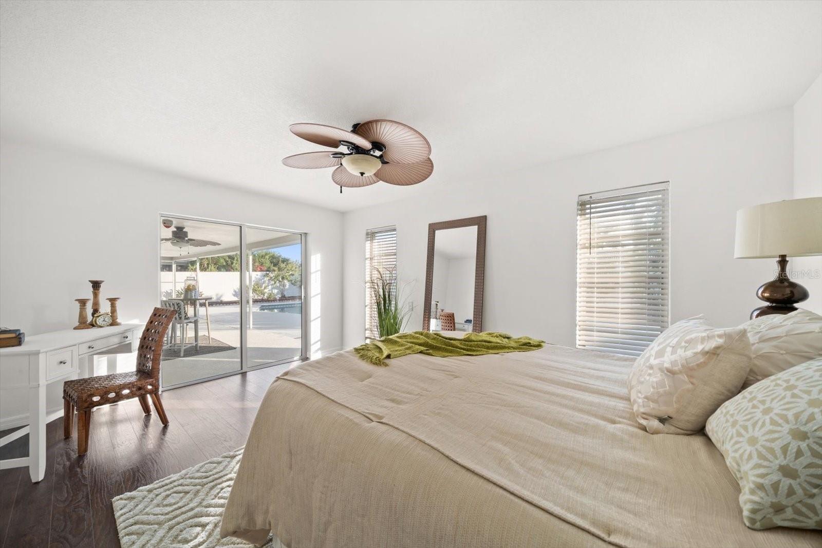 Listing photo id 14 for 14922 Crown Drive