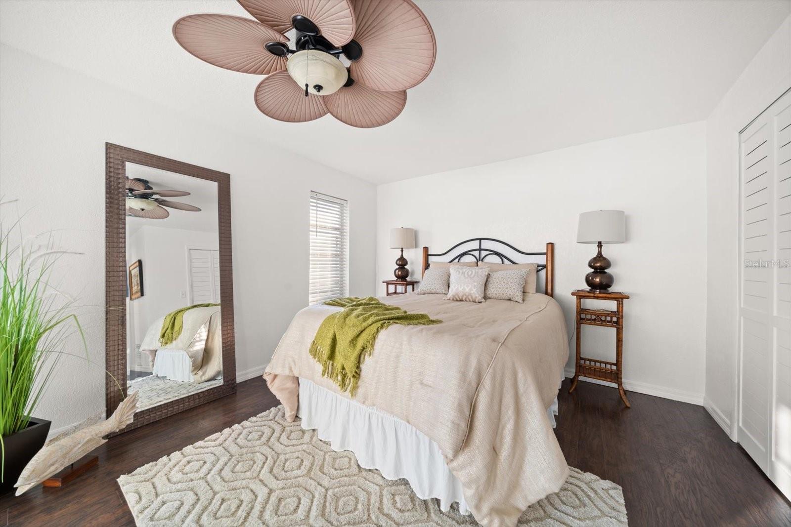 Listing photo id 15 for 14922 Crown Drive