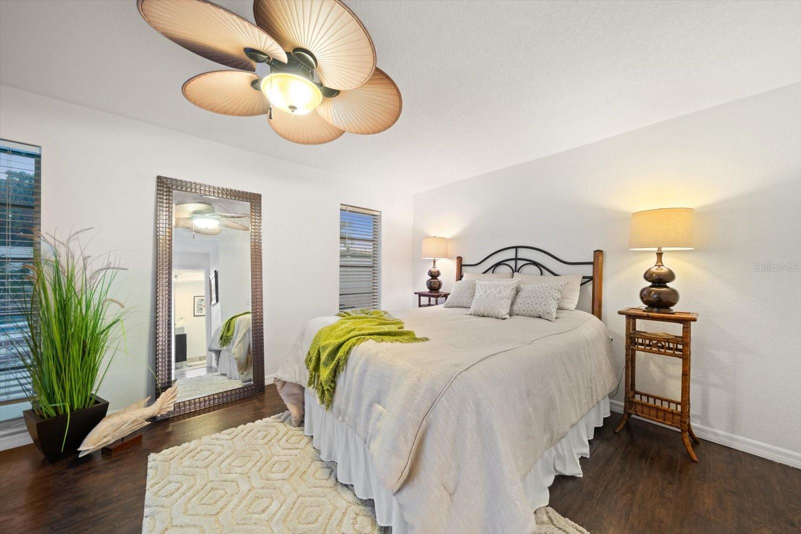 Listing photo id 17 for 14922 Crown Drive