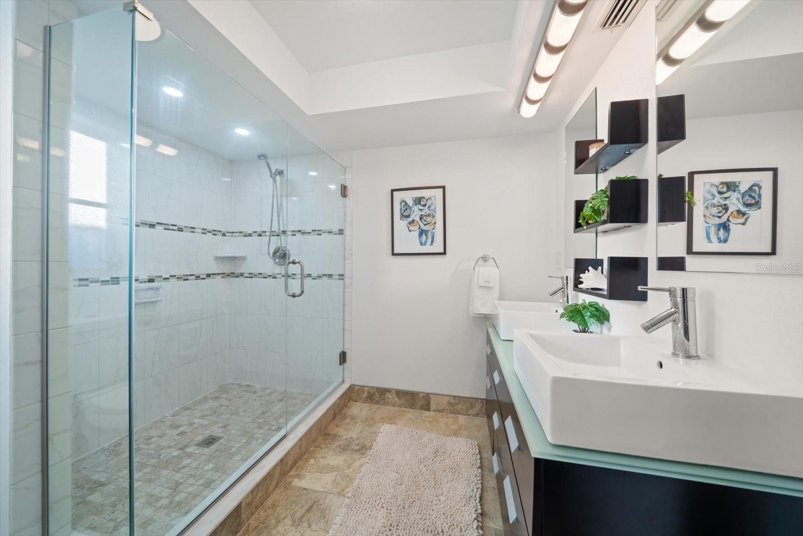 Listing photo id 19 for 14922 Crown Drive