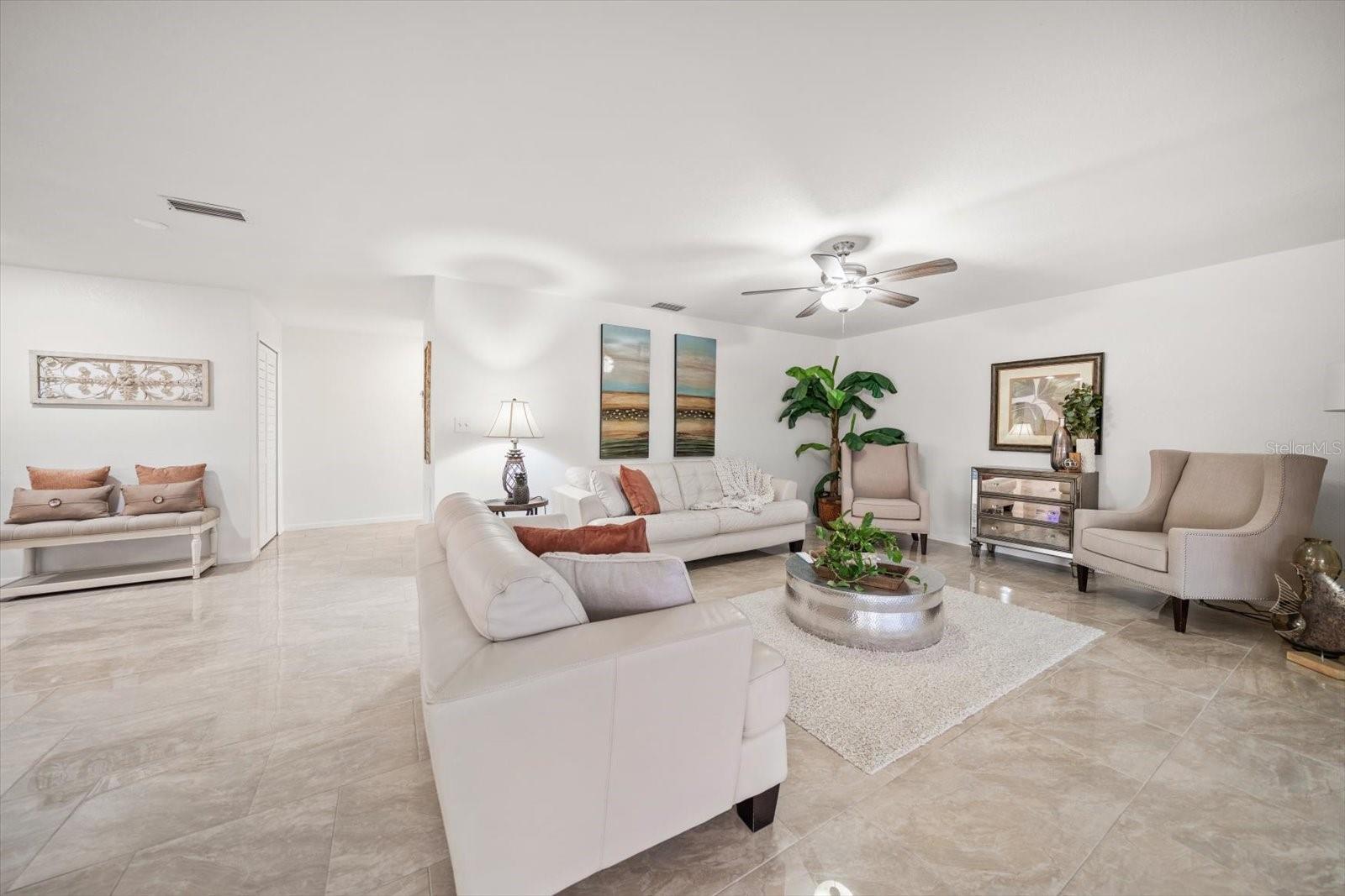 Listing photo id 22 for 14922 Crown Drive