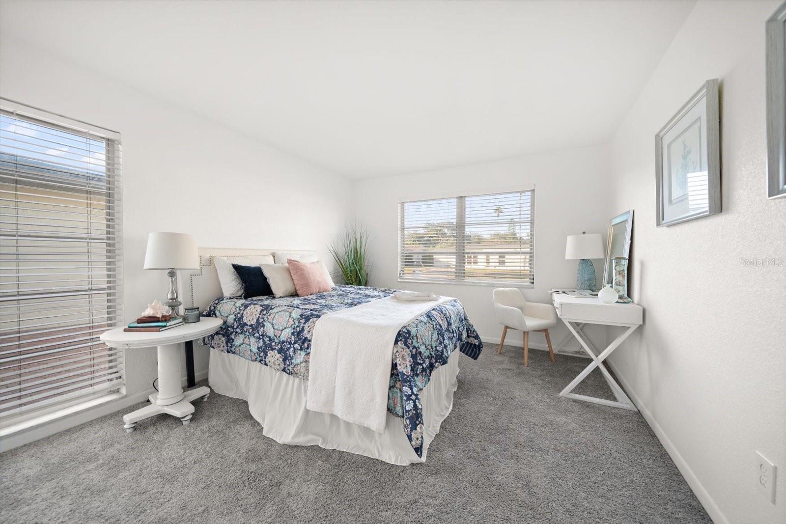 Listing photo id 25 for 14922 Crown Drive