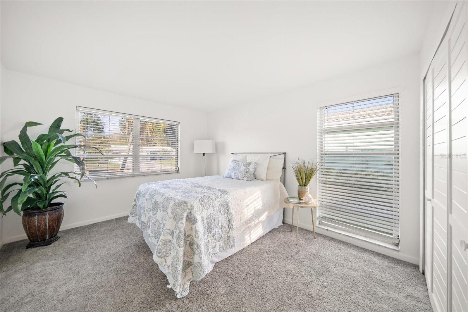 Listing photo id 26 for 14922 Crown Drive