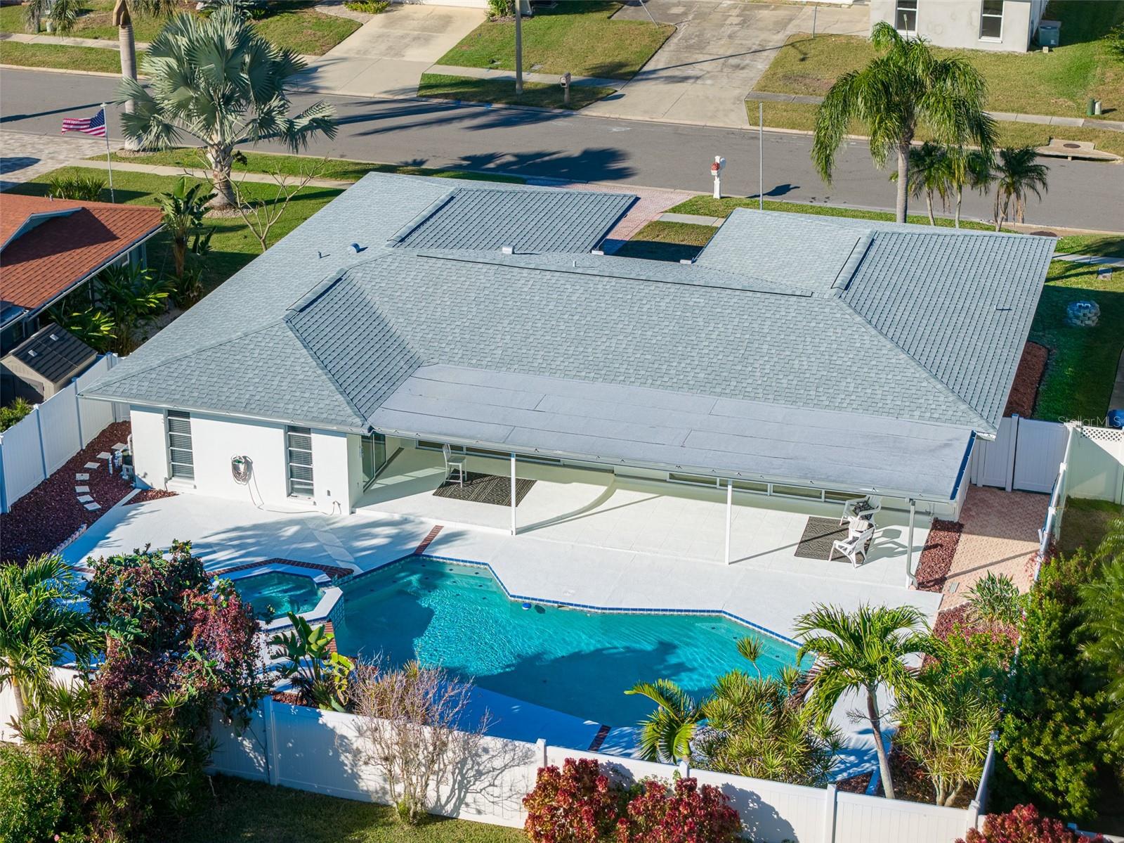 Listing photo id 1 for 14922 Crown Drive