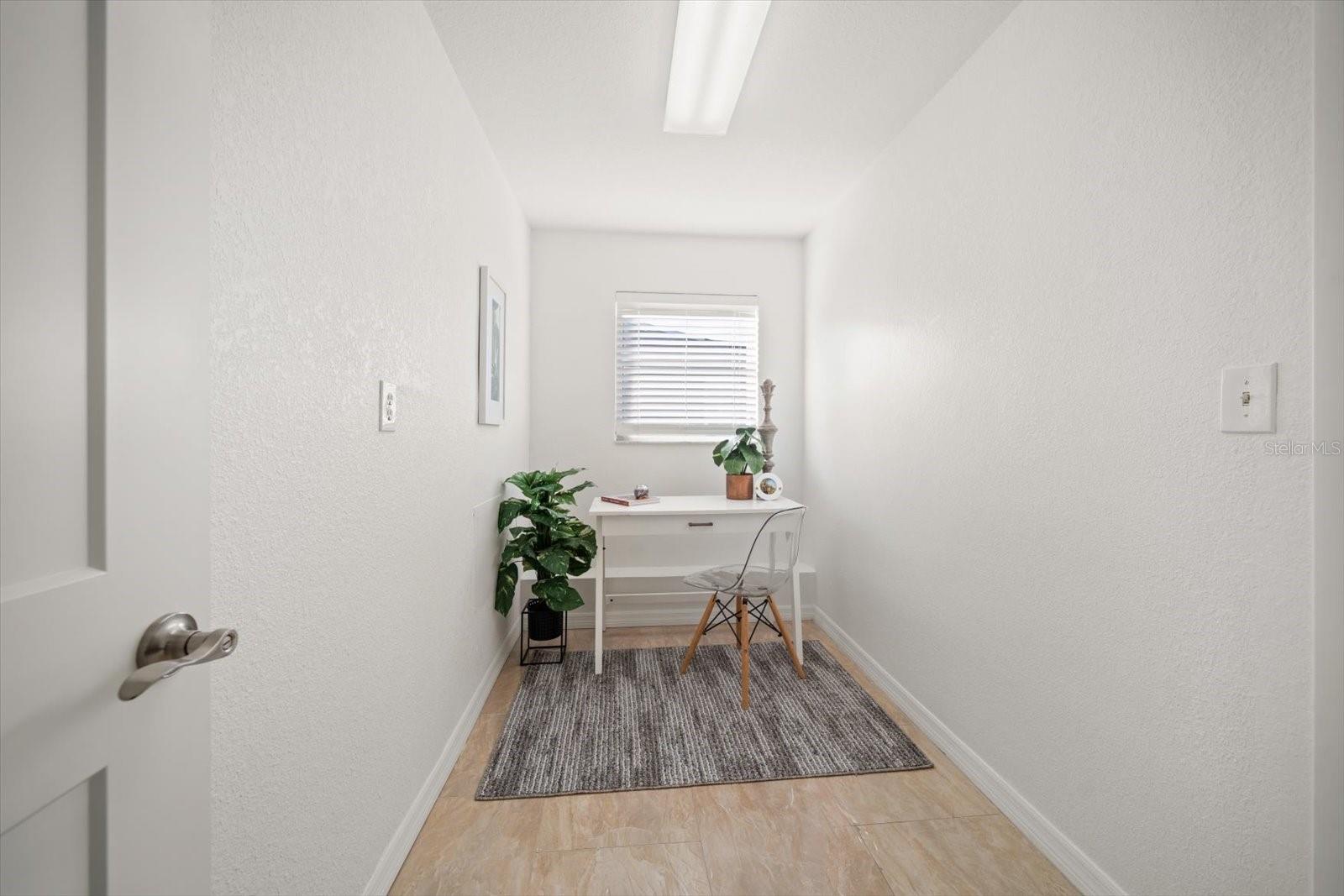 Listing photo id 30 for 14922 Crown Drive