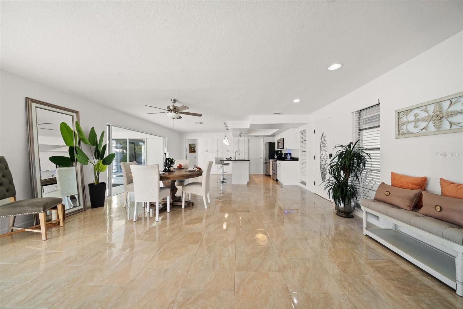 Listing photo id 31 for 14922 Crown Drive