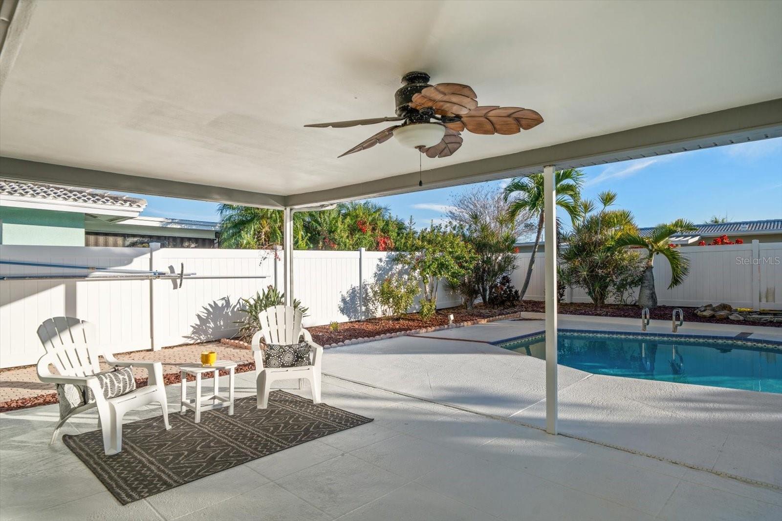 Listing photo id 32 for 14922 Crown Drive