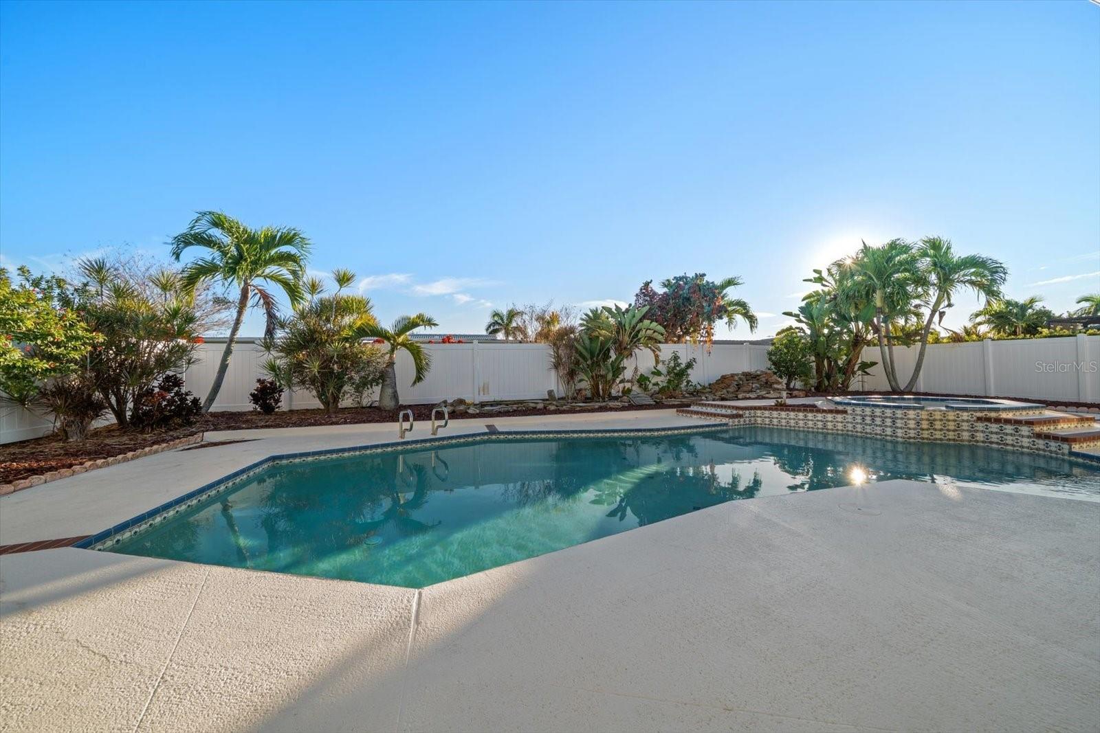 Listing photo id 34 for 14922 Crown Drive