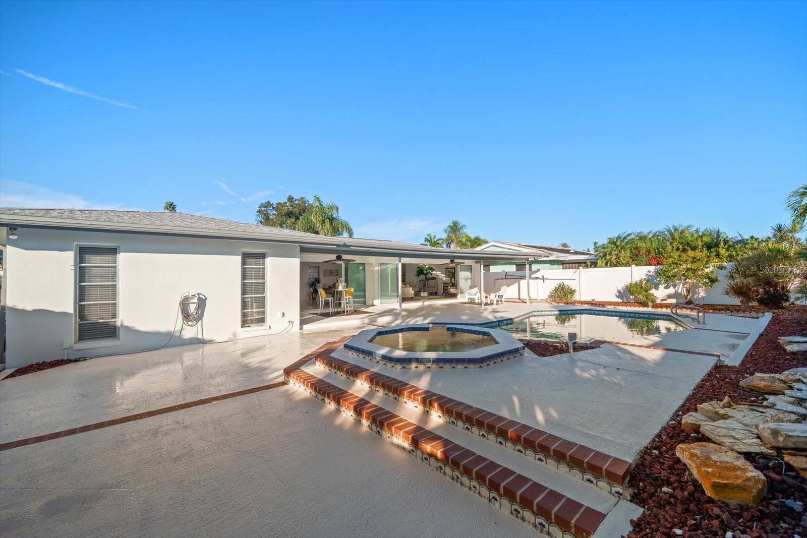 Listing photo id 36 for 14922 Crown Drive