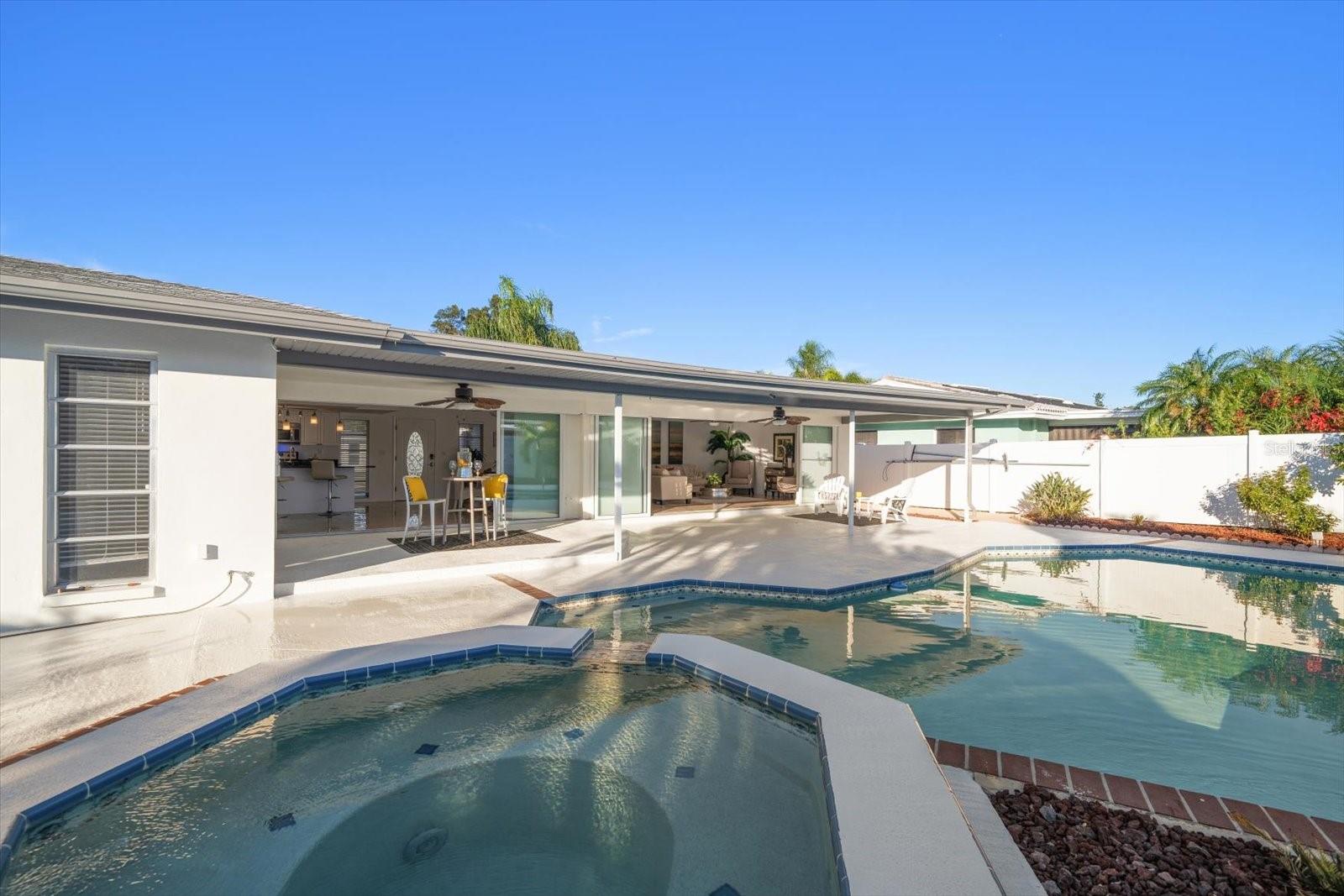 Listing photo id 38 for 14922 Crown Drive